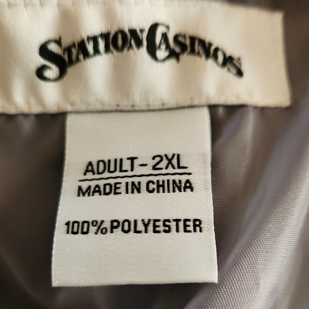 Light Gray Puffer Jacket with Quilted Design and Stand-Up Collar - Picture 4 of 5